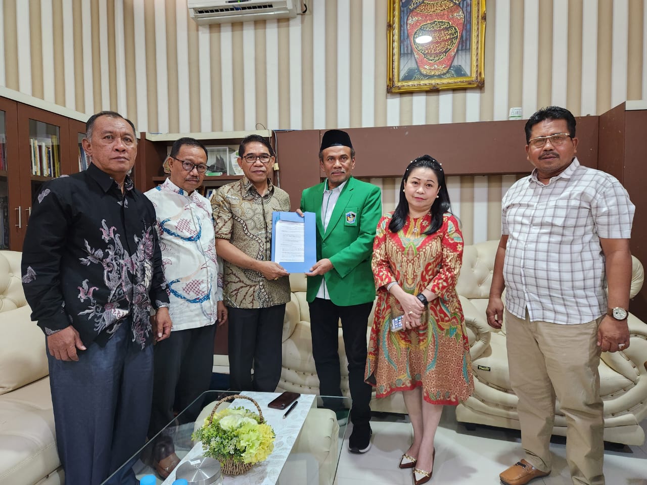 Penandatanganan kerjasama PKPA antara DPC PERADI SAI Makassar dengan Fakultas Hukum Universitas Muslim Indonesia, yang dilaksanakan pada Jumat, 01 September 2023