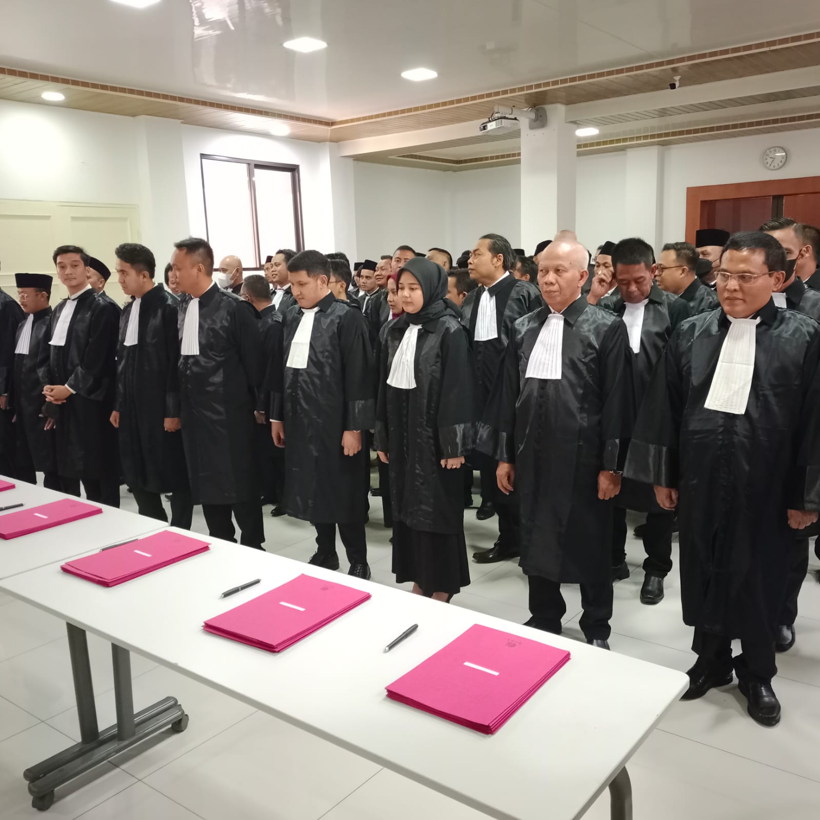 PERADI SAI DPC Tangerang Raya telah melaksanakan Pelantikan dan Pengangkatan Sumpah Advokat di Pengadilan Tinggi Banten, pada tanggal 19 Desember 2023, dengan jumlah 40 Advokat yang dilantik.