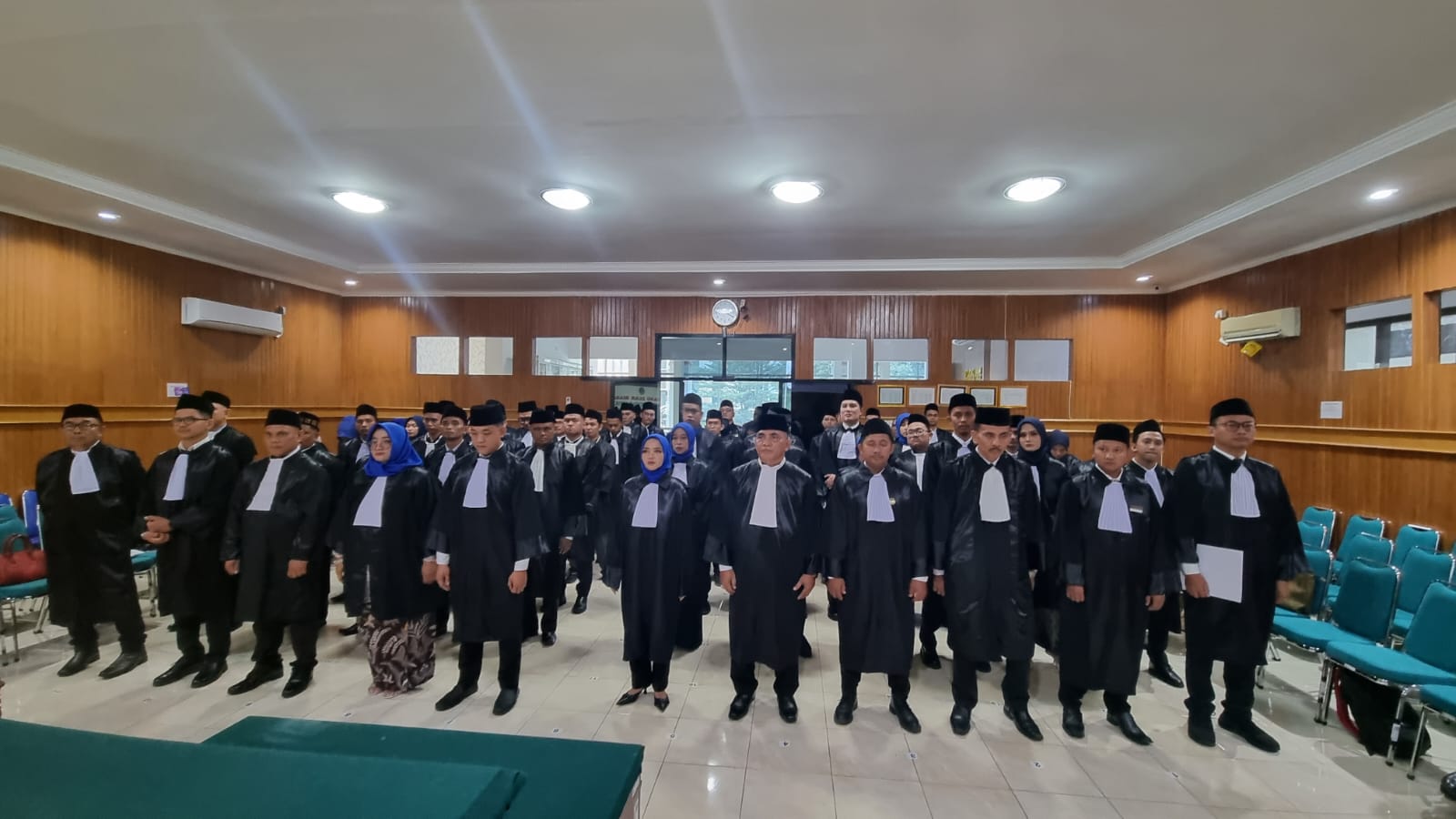 PERADI SAI DPC Padang telah melaksanakan Pelantikan dan Pengangkatan Sumpah Advokat di Pengadilan Tinggi Padang, pada tanggal 07 Maret 2024, dengan jumlah 68 Advokat yang dilantik.