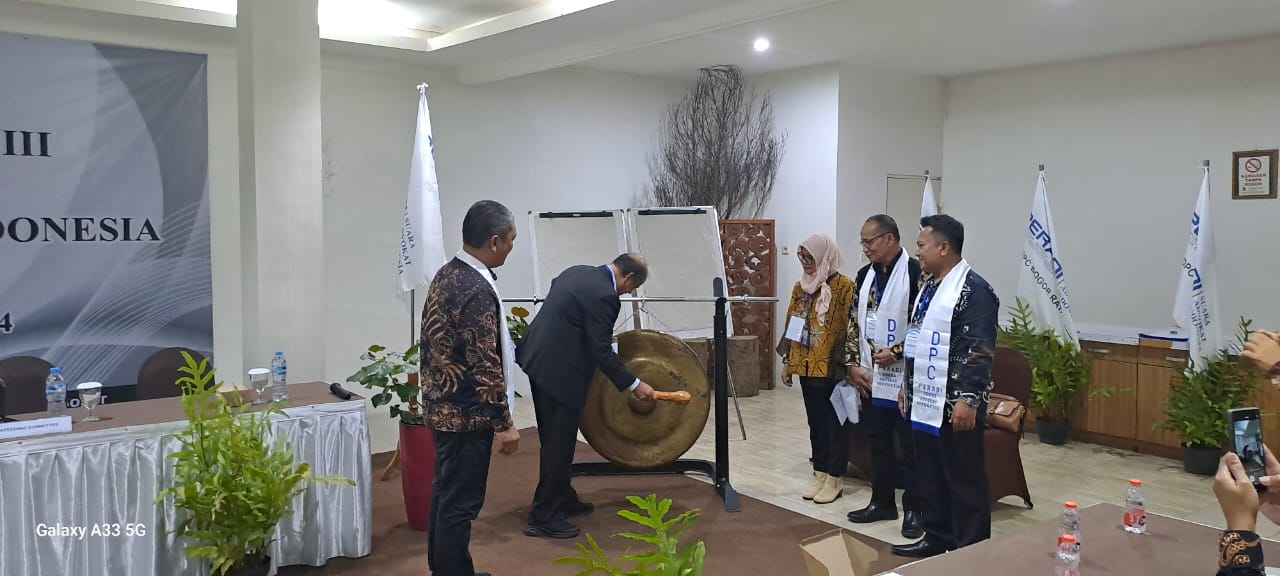 Telah terlaksana Musyarawah Cabang (MUSCAB) DPC PERADI SAI Bogor Raya pada 07 Desember 2024, di Hotel Puri Mira Tajur Bogor, acara dibuka oleh Henry Siahaan yang mewakili DPN dan Terpilihnya Rekan Heri Susanto sebagai Ketua DPC Bogor Raya yang baru.