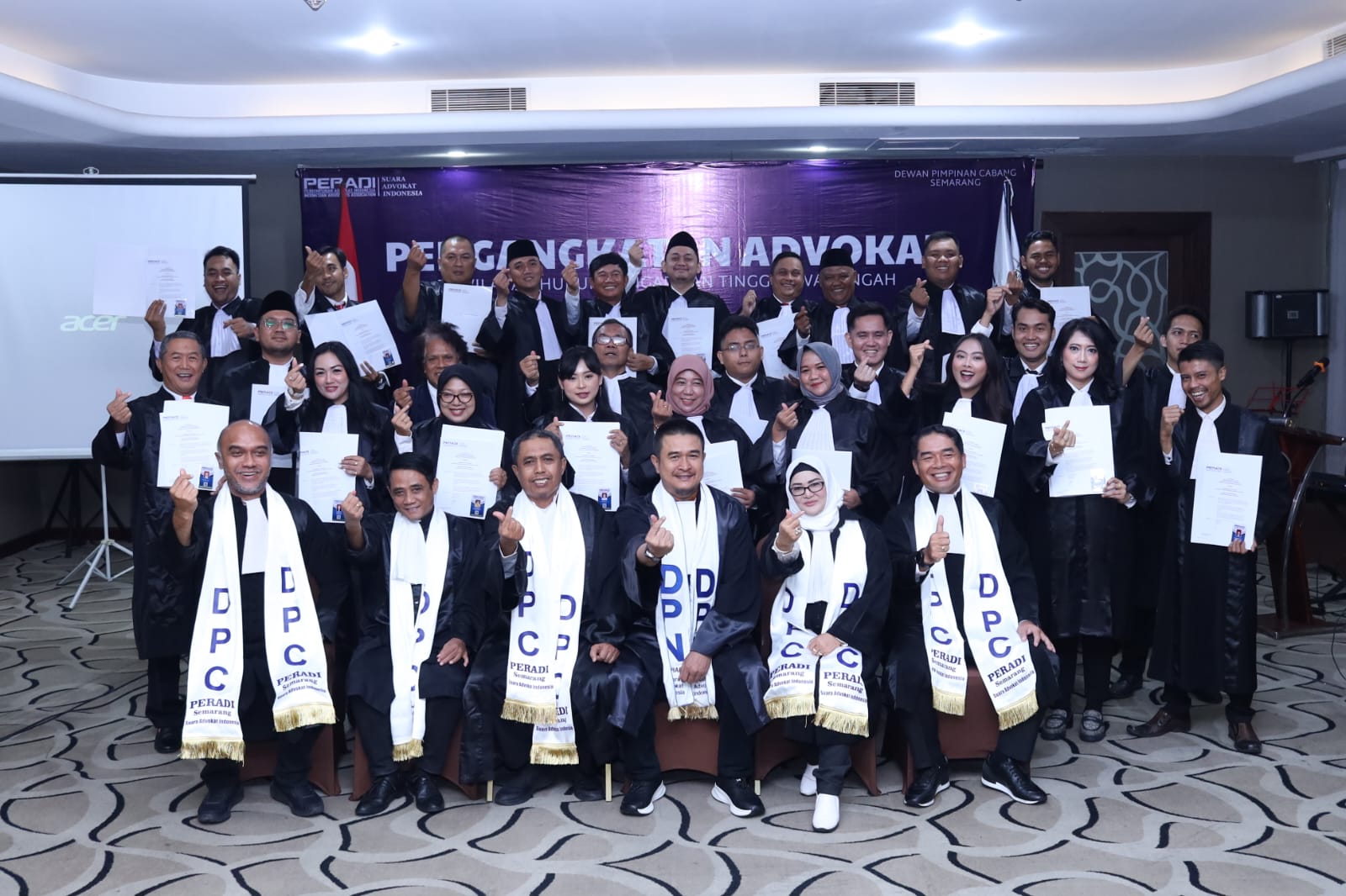 Telah terlaksana Pengangkatan Advokat DPC PERADI SAI Semarang, pada tanggal 16 Desember 2024 di Hotel MG Setos Semarang. Dengan jumlah Advokat yang diangkat 26 orang dan dihadiri oleh Tommy Sugih yang mewakili DPN.