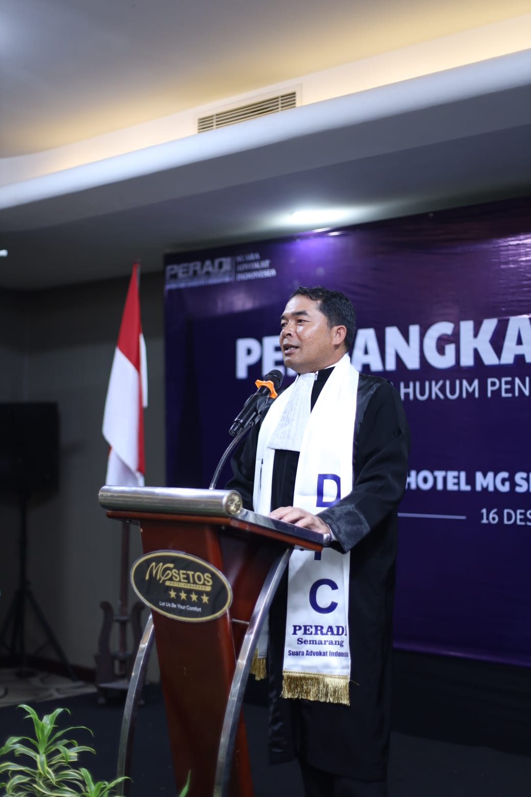 Telah terlaksana Pengangkatan Advokat DPC PERADI SAI Semarang, pada tanggal 16 Desember 2024 di Hotel MG Setos Semarang. Dengan jumlah Advokat yang diangkat 26 orang dan dihadiri oleh Tommy Sugih yang mewakili DPN.