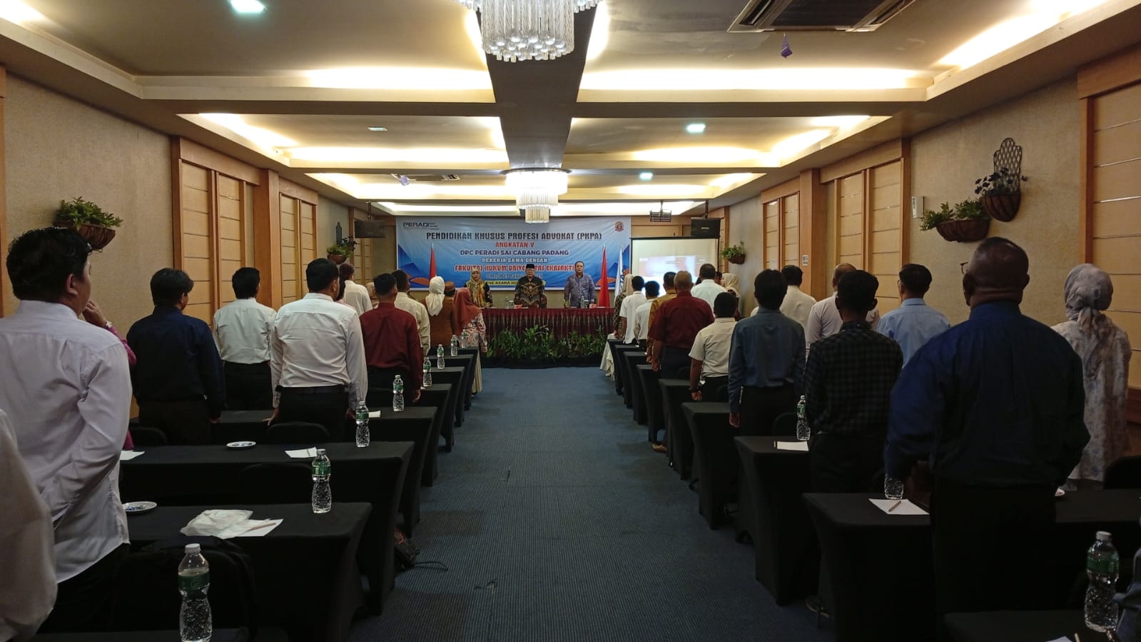 Telah terlaksana Pendidikan Khusus Profesi Advokat (PKPA) Angkatan V, kerjasama antara DPC PERADI SAI Padang dengan Fakultas Hukum Universitas Ekasakti yang dilaksanakan di Axana Hotel, pada 08 Februari sampai dengan 23 Februari 2025. Dengan jumlah peserta 40 orang.
