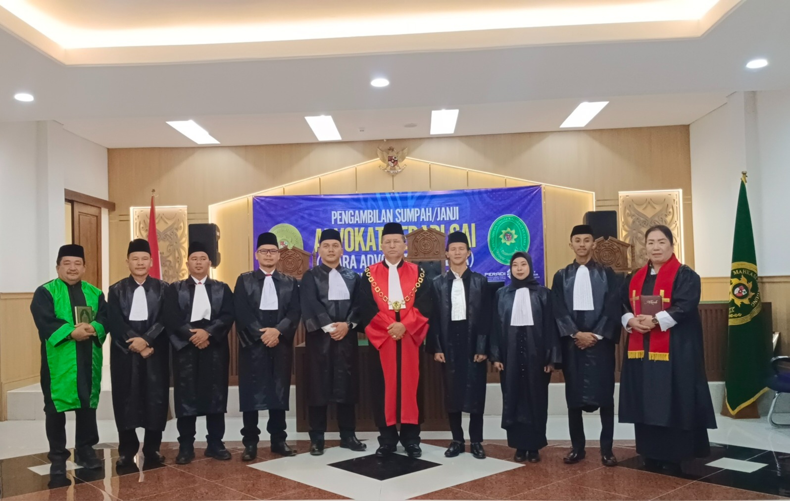 Telah terlaksana Pengangkatan dan Penyumpahan DPC PERADI SAI Tanjung Selor di Ruang Sidang Utama Pengadilan Tinggi Kalimantan Utara, pada 02 Juni 2026, prosesi pengangkatan dilakukan oleh Ferry Febry Mewengkang selaku Wakil Ketua Komite Magang & Pengangkatan Advokat.